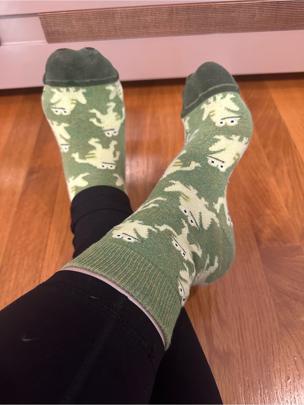 Green Novelty Frog Crew Socks - Women’s